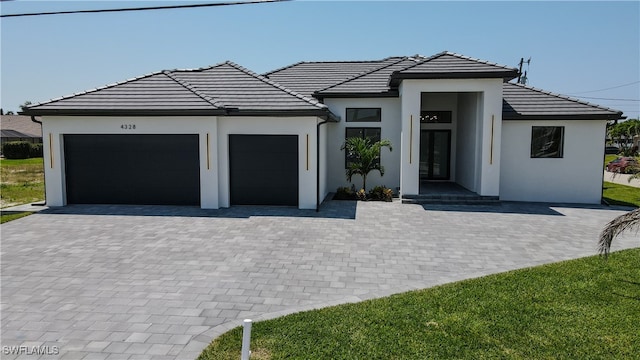 view of front facade with a garage