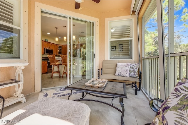 sunroom with ceiling fan