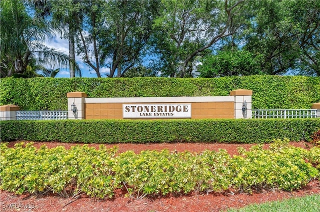 view of community / neighborhood sign