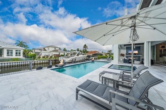 view of swimming pool featuring an outdoor hangout area, a water view, and a patio