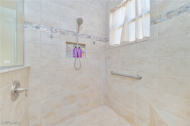 bathroom featuring a tile shower