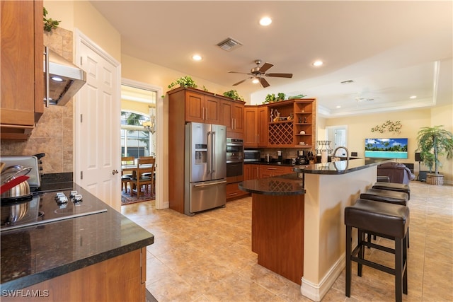 kitchen with kitchen peninsula, stainless steel fridge with ice dispenser, ceiling fan, and exhaust hood