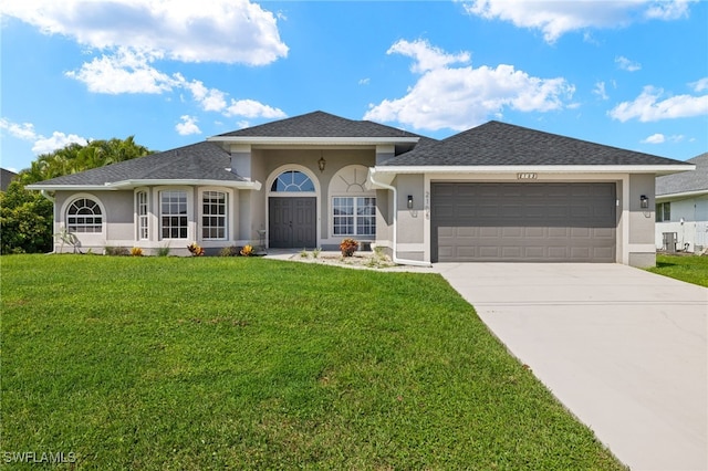 view of front facade featuring a front yard and a garage