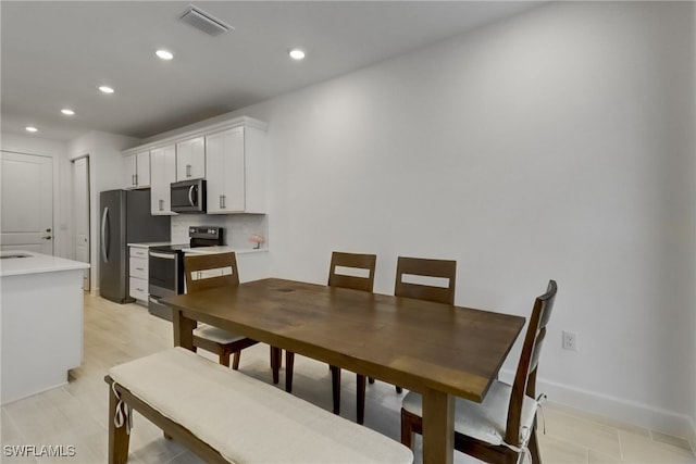 dining area featuring recessed lighting, visible vents, and baseboards