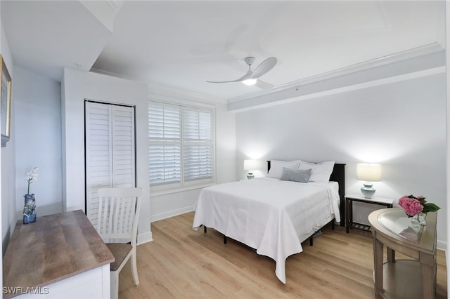 bedroom with light wood finished floors, a ceiling fan, and crown molding