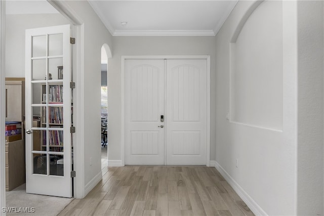 hall featuring crown molding and light hardwood / wood-style flooring