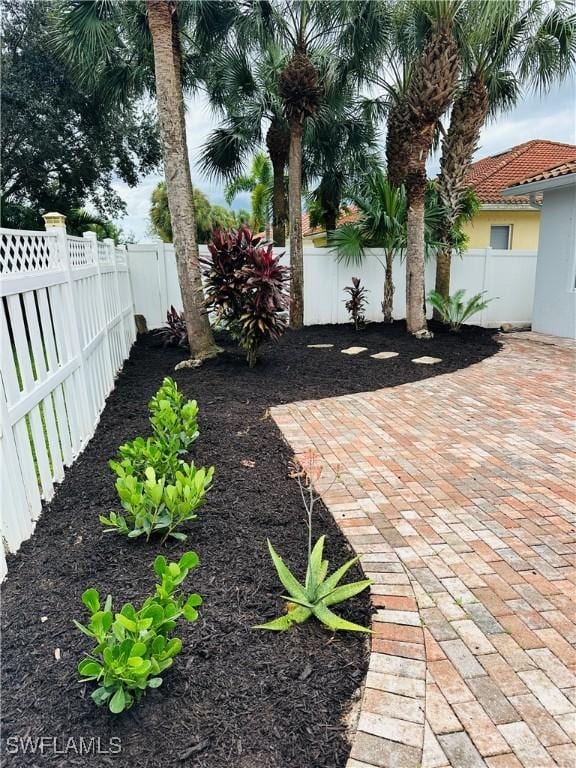 view of yard with a patio