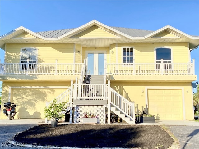 view of front of house with covered porch and a garage