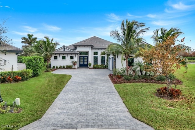 view of front facade with a front yard