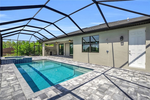 view of pool featuring a lanai, a patio, an in ground hot tub, and ceiling fan