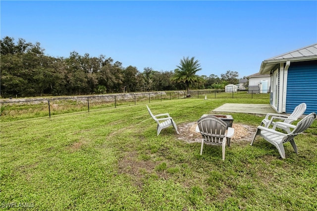 view of yard featuring a patio