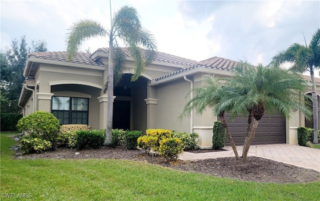 view of front facade featuring a front yard and a garage