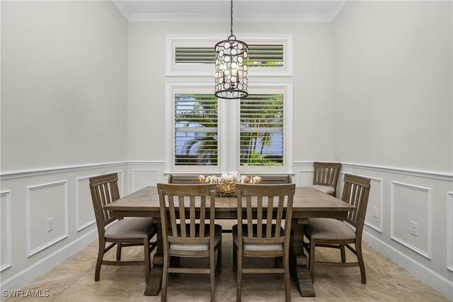 dining room featuring crown molding and a notable chandelier