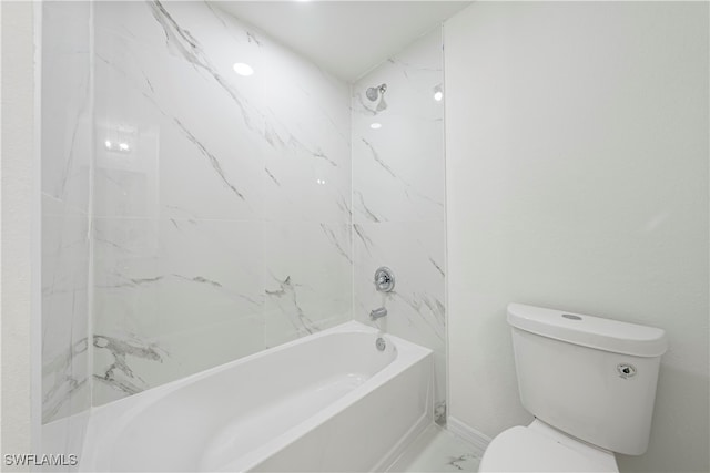 bathroom with toilet and tiled shower / bath combo