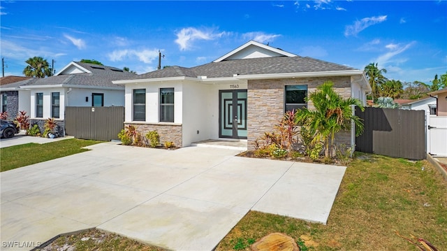 view of front of house featuring a front yard