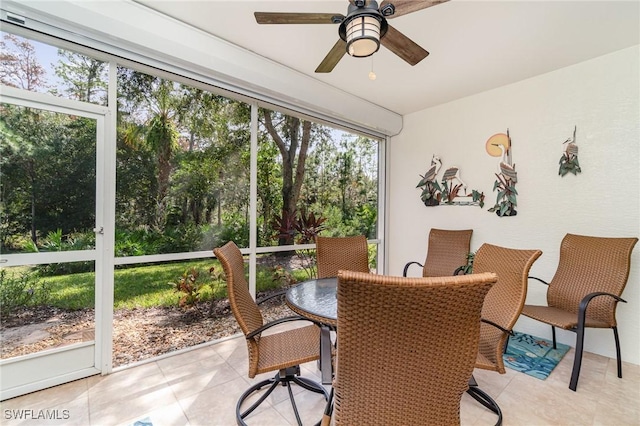 sunroom / solarium with ceiling fan