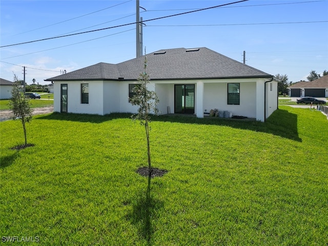 back of house featuring a yard