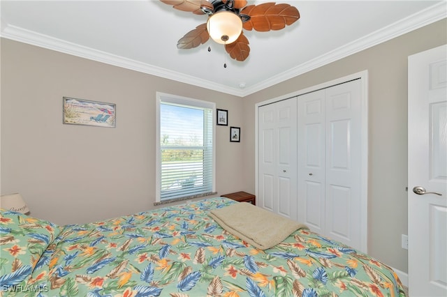 bedroom featuring a closet, ceiling fan, and crown molding