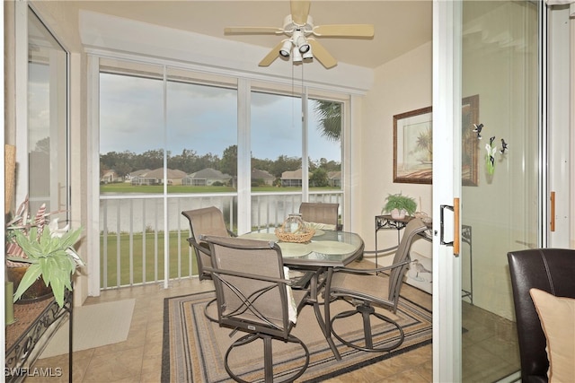 sunroom / solarium with ceiling fan