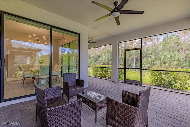 sunroom with ceiling fan