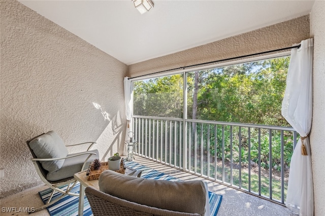 sunroom with vaulted ceiling