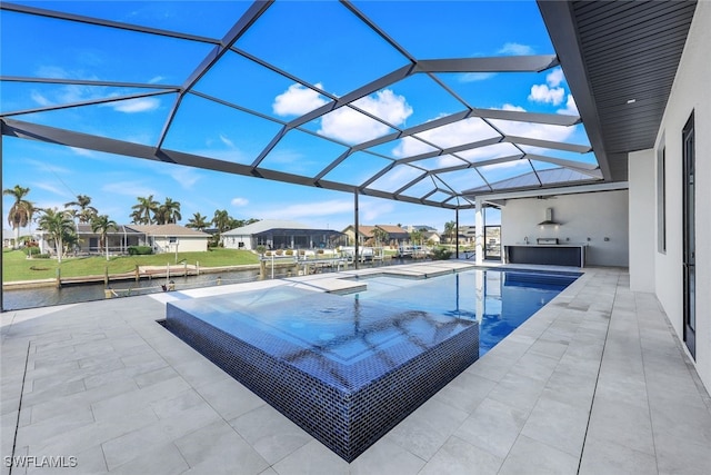 pool featuring glass enclosure, an in ground hot tub, a ceiling fan, a residential view, and a patio area