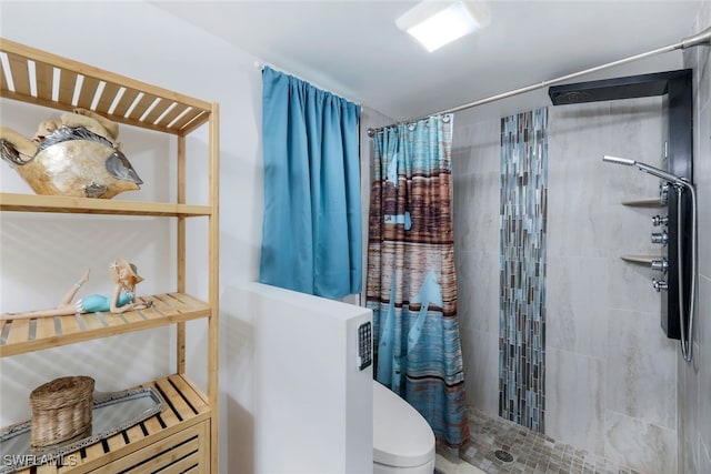 bathroom featuring a shower with curtain and toilet