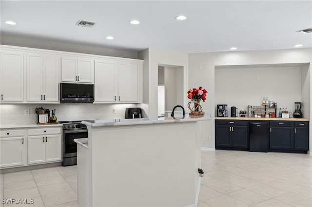 kitchen featuring backsplash, stainless steel appliances, a kitchen island, and white cabinets