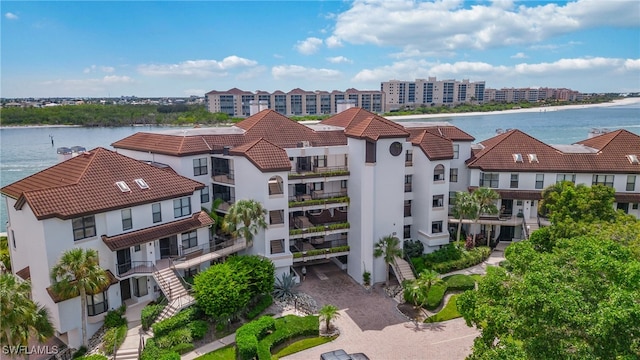 bird's eye view with a water view