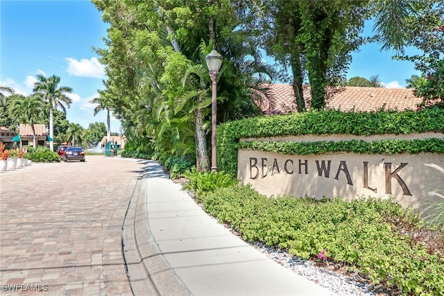 view of community / neighborhood sign