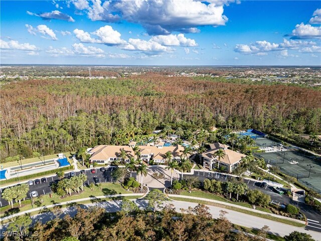 bird's eye view with a view of trees