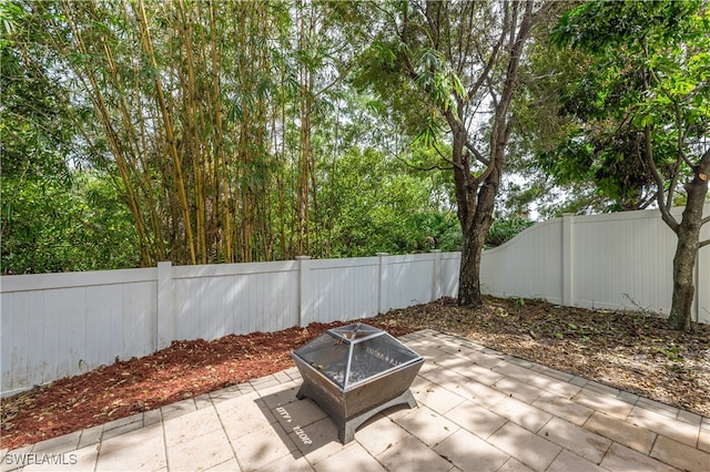 view of patio with an outdoor fire pit