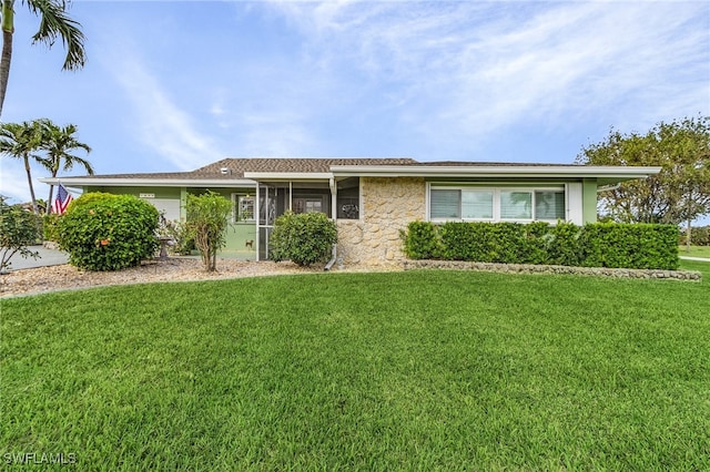 ranch-style house featuring a front lawn