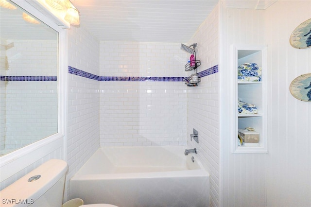 bathroom with tiled shower / bath and toilet