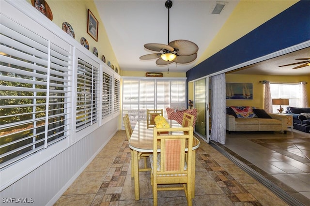 sunroom with ceiling fan