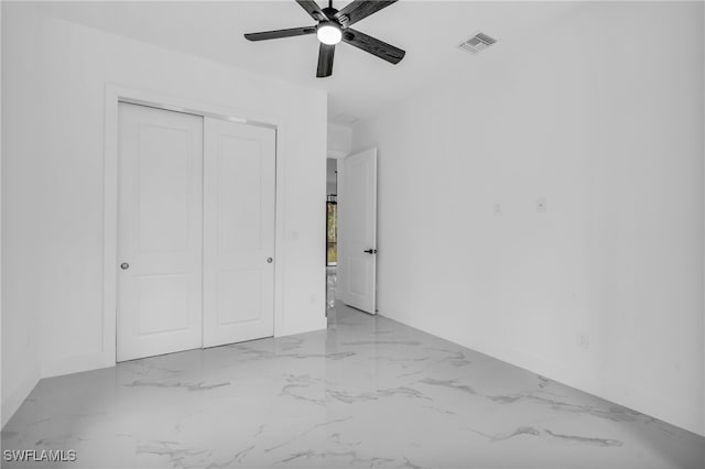 unfurnished bedroom with ceiling fan and a closet