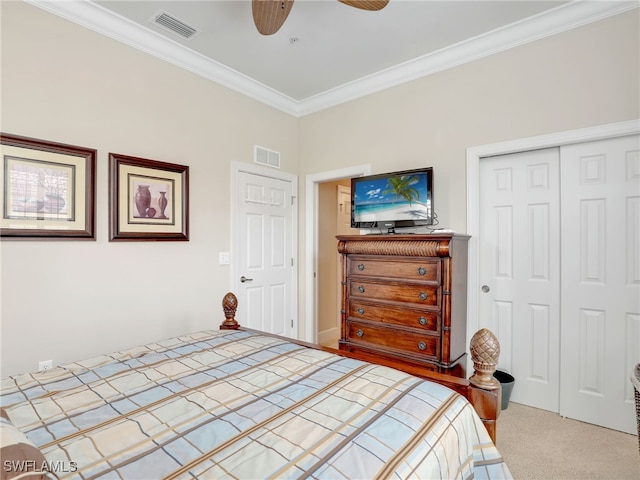 carpeted bedroom featuring ceiling fan, a closet, and crown molding