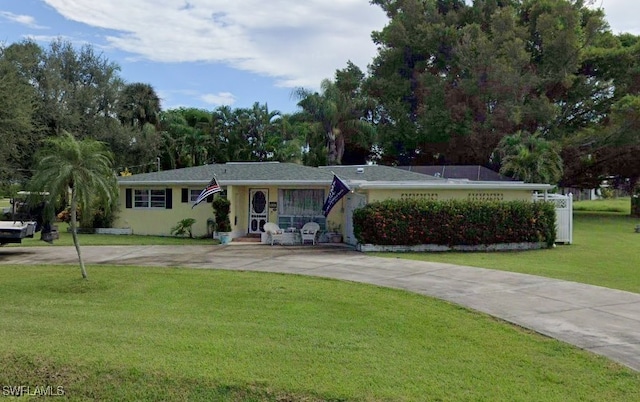 ranch-style house featuring a front lawn