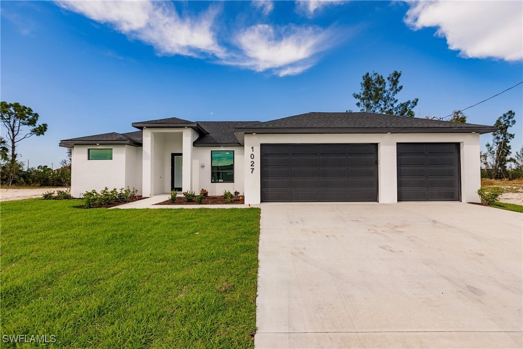 view of front facade featuring a garage and a front lawn