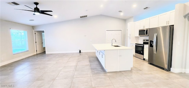 kitchen with stainless steel appliances, ceiling fan, a kitchen island with sink, sink, and lofted ceiling