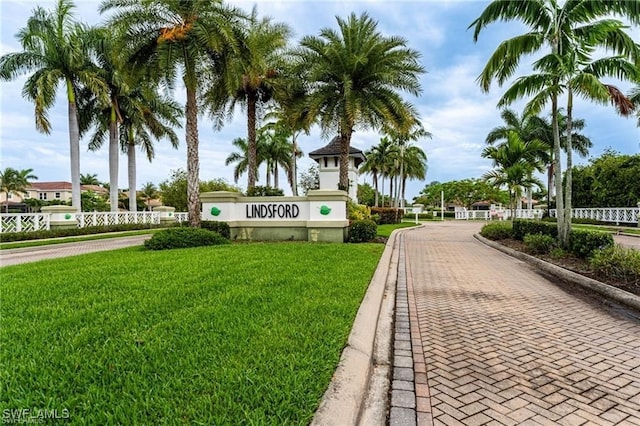 community / neighborhood sign with a lawn