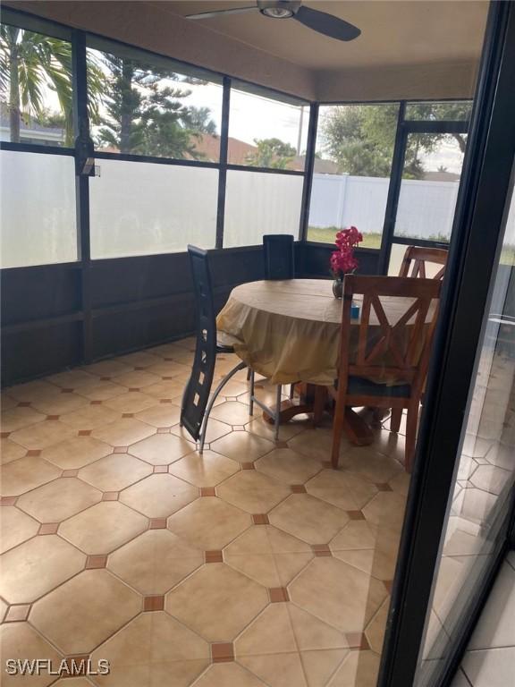 sunroom / solarium with ceiling fan