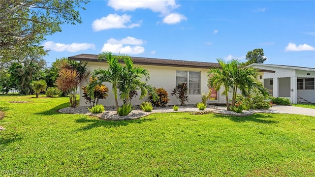 view of front of house featuring a front yard