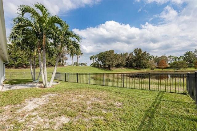 view of yard featuring a water view