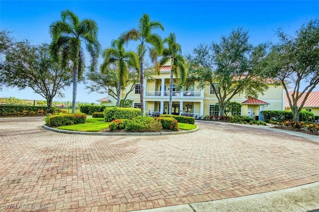 view of front of home featuring a balcony and a porch