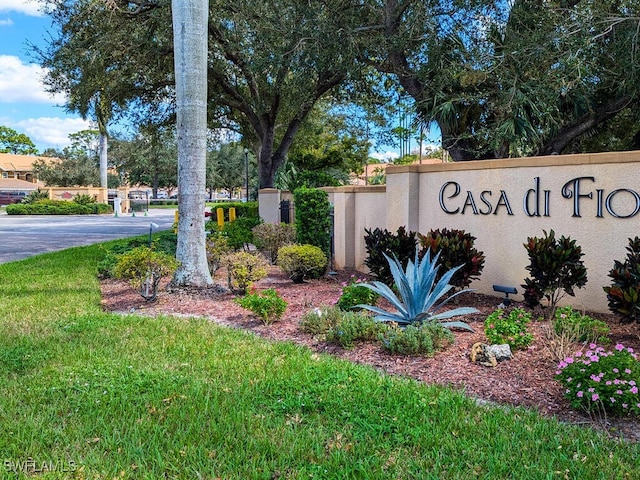 community / neighborhood sign with a yard