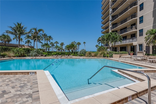 view of swimming pool