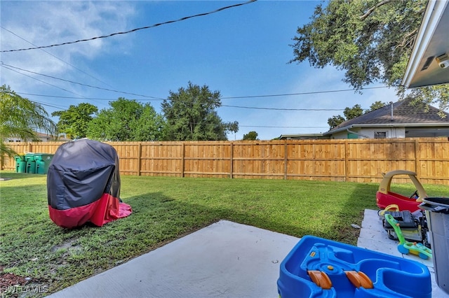 view of yard featuring a patio