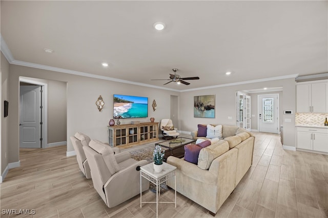 living room featuring light hardwood / wood-style flooring, crown molding, and ceiling fan