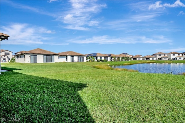 view of yard featuring a water view